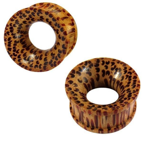 The hand-carved Holztunnel Kokosholz Tribal Holz Tunnel Plugs feature a light brown base with red-brown and black dots and stripes, circular shape, flared edges, and a hollow center.