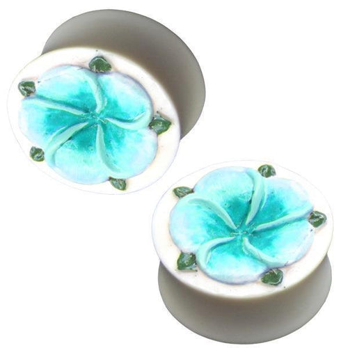 A pair of Tribal Plug Bone weiß handgeschnitzte Organic Expander Tunnels with a blue and green flower inlay and four petals, ideal for piercings.
