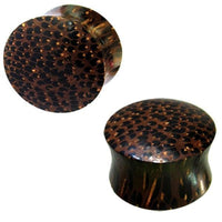 Load image into Gallery viewer, Two cylindrical Holzplug Palmenholz Plugs, dunkelbraun mit schwarz Punktmuster, handgeschnitzt im Tribal-Stil. Sie haben leicht geflarete Ränder und eine organisch wirkende Holzstruktur auf den flachen Seiten.
