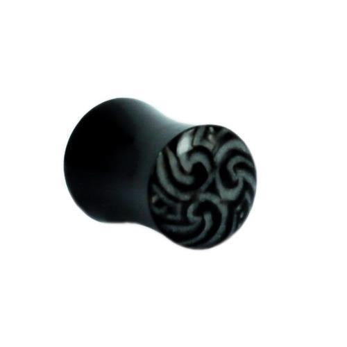 The Horn Plug schwarz Bone Inlay Wellen Muster features a black cylindrical design with a rounded end and an intricate gray tribal wave pattern, set against a plain white background to emphasize the organic expander’s details.