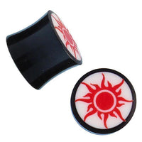 Load image into Gallery viewer, Horn Plug schwarz Inlay weiß rot Sonne Flesh Tunnel Organic Expander Tribal Piercing
