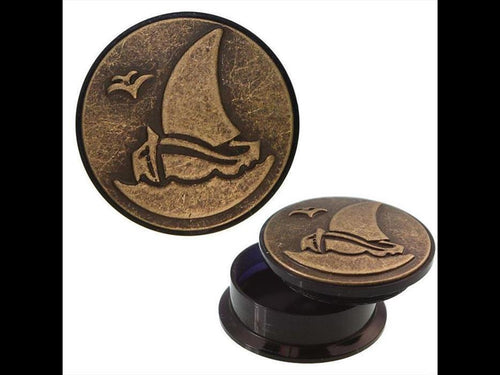 A round, antique gold brass inlay tunnel with a Segelboot and Möwe (seagull) motif. Shown closed and open, revealing a dark interior—ideal for storing small items like Ohrschmuck or a Schraub Acryl Plug.