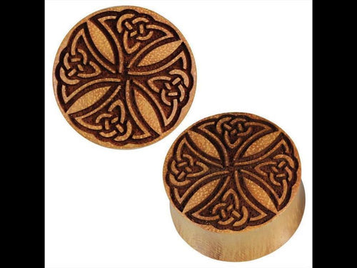 Two light brown Jackfrucht plugs with black engraved Celtic tribal knot patterns, featuring symmetrical, interwoven designs on the top surface.
