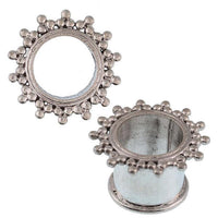 Load image into Gallery viewer, Two Silbertunnel Stern Kugeln aus 925 Sterling Silber mit runder Öffnung und erhabenem Punktmuster am Rand, als Tunnel Plug Expander Ohrschmuck – abgebildet aus Top- und Seitenansicht auf weißem Hintergrund.
