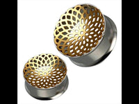 Load image into Gallery viewer, Two silver stainless steel plugs with gold, dome-shaped tops show a floral, geometric cutout design. Named "Tunnel silbern Edelstahl Plug golden Dalie Blume Piercing," they evoke the look of an edelstahl tunnel on a white background.
