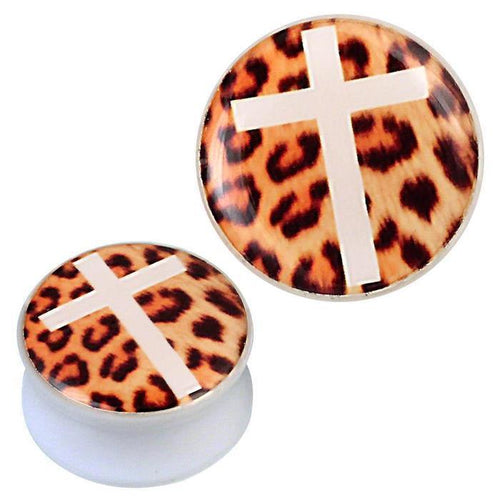 The Plug weiß Acryl Kreuz Leo Muster beige braun features two round acrylic plugs with a bold leopard print and white cross, perfect as stylish piercing Ohrschmuck for stretched ears.