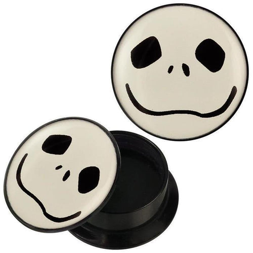 Der Schraub Plug Acryl freundliches Gespenst weiß schwarz Piercing Ohrschmuck zeigt ein stilisiertes Gesicht mit großen schwarzen Augen – perfekt für Fans von The Nightmare Before Christmas.
