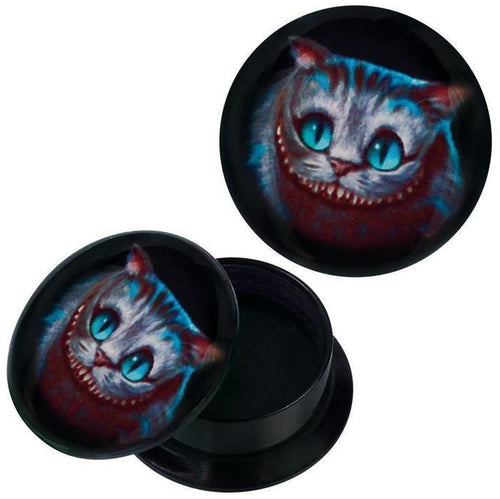 A round black Schraub Plug Acryl Grinsekatze blau grau container features a lid with a vivid illustration of the Cheshire Cat’s blue-gray fur, turquoise eyes, and mischievous grin, perfect as piercing Ohrschmuck.