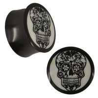 Load image into Gallery viewer, Plug Horn weiße Gravur Candy Skull Blumen Kreuz schwarz Piercing
