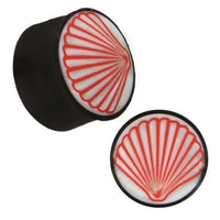 Load image into Gallery viewer, Plug Horn weiß rote Gravur Kammmuschel Muschel schwarz Piercing

