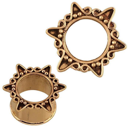 Two antik gold, nickelfrei Brass Tunnel Spitzbögen Punkte plugs made from Messing, shown from top and side angles—ideal as striking Tribal Tunnel Expander Schmuck.