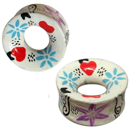 Add a playful touch to your collection with these round, white Holz Tunnel Herz Blume blau lila rot Plug Ohrschmuck Teakholz Ohrstecker Ohrringe Expander, featuring colorful hearts, blue and purple flowers, and small black patterns.
