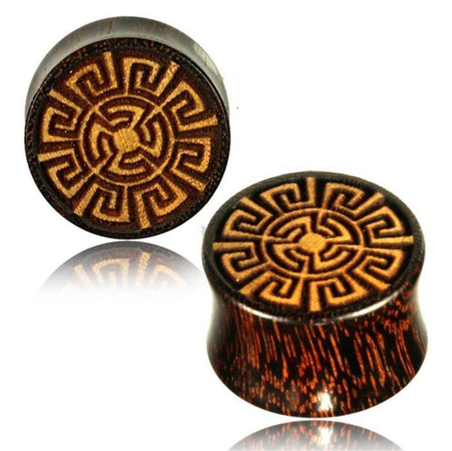A pair of Plug Tamarindenholz griechisch Sonne Ornament Spiralen Inlay double flared flach ear plugs, featuring dark brown wood, unique natural grain, and spiral sun ornaments carved on the front for a stylish, distinctive look.