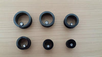 Load image into Gallery viewer, Sechs Edelstahl Flesh Tunnel ribbed Plug schwarz mit Glitzer Zirkonia Stein Schraubplug sind in zwei Reihen auf hellem Holz angeordnet. Die Größen variieren von groß bis klein, jeder Plug ist mit einem klaren Zirkonia besetzt.
