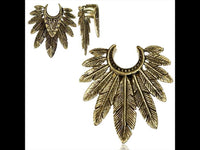 Load image into Gallery viewer, Flesh Tunnel antik gold Messing Plug zum Einhängen Spalt Federschmuck Indianer

