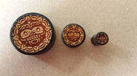 Load image into Gallery viewer, Flesh Plug Krieger Maske Sonne Gravur Holz dunkel Jackfrucht ocker double flared
