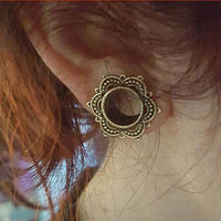 Load image into Gallery viewer, Brass Tunnel Lotus Blume antique Finish gold Plug
