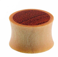 Load image into Gallery viewer, Tribal Teakholz Plug hell innen dunkel Holzplug handgeschnitzt Tunnel Ohrstecker Expander
