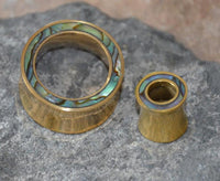 Load image into Gallery viewer, Tunnel Plug Messing Paua Abalone Perlmutt Rim gold
