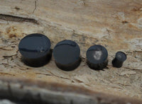 Load image into Gallery viewer, Horn Plug schwarz gewölbt glänzend Organic Piercing

