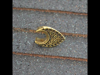 Load image into Gallery viewer, Saddle Plug antik gold Messing Spalt Muster Tribal
