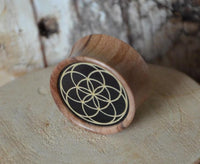 Load image into Gallery viewer, Olivenholz Horn Inlay Flesh Plug Blume des Lebens
