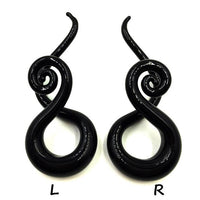 Load image into Gallery viewer, Piercing Feuerglas Spiral Taper schwarz Dehnschnecke 30g

