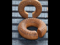 Load image into Gallery viewer, Ohr Donut Piercing griechisch Teakholz Ohrgewicht

