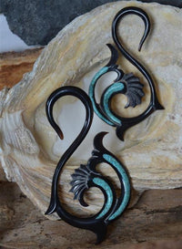 Load image into Gallery viewer, Horn Piercing Dehnspirale Türkis Inlay Fishtail Schwan
