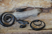 Load image into Gallery viewer, Horn Piercing Dehnspirale Cobra Schlange spiralig
