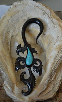 Load image into Gallery viewer, Horn Piercing Dehnspirale Türkis Inlay Feder Pfau
