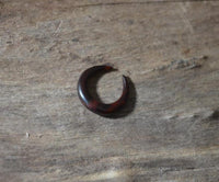 Cargar imagen en el visor de la galería, Holz Septum Lobe Ohr Piercing Sichel 3mm 4mm 6mm
