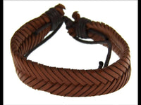 Load image into Gallery viewer, Leder Armband Fischgrätenzopf geflochten verstellbar
