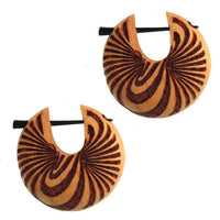 Load image into Gallery viewer, Pin Creolen Jackfrucht Holz hell Horn-Pin 23 mm rund dunkle Gravur Motiv
