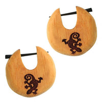 Load image into Gallery viewer, Pin Creolen Jackfrucht Holz hell Horn-Pin 23 mm rund dunkle Gravur Motiv
