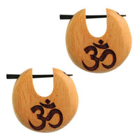 Load image into Gallery viewer, Pin Creolen Jackfrucht Holz hell Horn-Pin 23 mm rund dunkle Gravur Motiv
