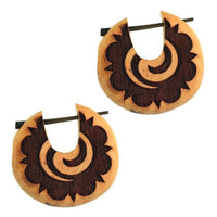 Load image into Gallery viewer, Pin Creolen Jackfrucht Holz hell Horn-Pin 23 mm rund dunkle Gravur Motiv
