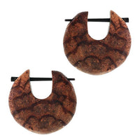 Load image into Gallery viewer, Pin Creolen Holz rund tränenförmig Horn-Pin verschiedene Hölzer 23 mm unisex
