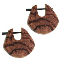 Load image into Gallery viewer, Pin Creolen Holz rund tränenförmig Horn-Pin verschiedene Hölzer 23 mm unisex
