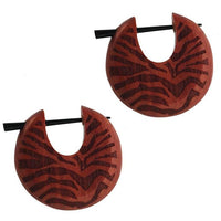 Load image into Gallery viewer, Holz Pin Creolen Sawoholz Horn-Pin 23 mm rund dunkle Gravur Motiv unisex

