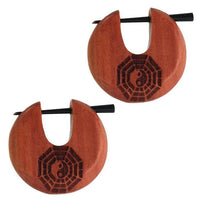 Load image into Gallery viewer, Holz Pin Creolen Sawoholz Horn-Pin 23 mm rund dunkle Gravur Motiv unisex

