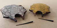 Load image into Gallery viewer, Holz Pin Creolen 47mm dunkelbraun Ohrringe Mandala Blume gold silber bemalt
