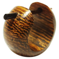 Load image into Gallery viewer, Die Holz Creolen 16mm Ohrringe Horn Pin organic sind handgefertigte Ohrringe aus Holz mit dunkler Maserung, schwarzem Horn-Pin und polierter, glatter Oberfläche. Die natürliche braune Farbe betont die organischen Materialien.

