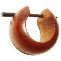 Load image into Gallery viewer, A close-up of Holz Creolen 16mm Ohrringe Horn Pin organic, handgefertigt aus Holz, mit glatter, polierter Oberfläche und Metall-Stecker. Das braune Holz zeigt sichtbare Maserung für einen natürlichen Look.
