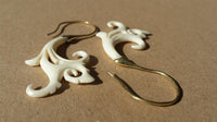 Load image into Gallery viewer, Fake Ohr Piercing Bone Knochen Messing Ohrhänger Ohrring Ornament golden weiß
