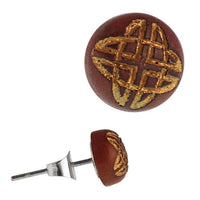 Cargar imagen en el visor de la galería, Holz Ohrstecker keltisch Knoten Sterlingsilber 925er rund 8 mm Lasergravur golden
