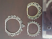 Load image into Gallery viewer, Charm Piercing Anhänger Ohrringe für Flesh Tunnels gold antik Messing Ohrhänger

