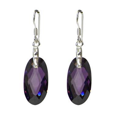 Ein Paar lange, ovale Silberohrringe aus 925 Sterling Silber mit facettiertem Zirkonia in Weiß und Lila, elegant vertikal hängend – Zirkonia Silberohrringe facettiert oval lang weiß lila.