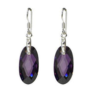 Load image into Gallery viewer, Ein Paar lange, ovale Silberohrringe aus 925 Sterling Silber mit facettiertem Zirkonia in Weiß und Lila, elegant vertikal hängend – Zirkonia Silberohrringe facettiert oval lang weiß lila.
