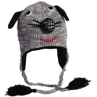 Load image into Gallery viewer, Die Unisex Tiergesicht Mütze ist eine gestrickte Norwegermütze im Hund-Design mit schwarzen Schlappohren, Kulleraugen, Schnauze, rotem Lächeln und geflochtenen Quasten – perfekt als süße Tiermütze für Kinder und Erwachsene.
